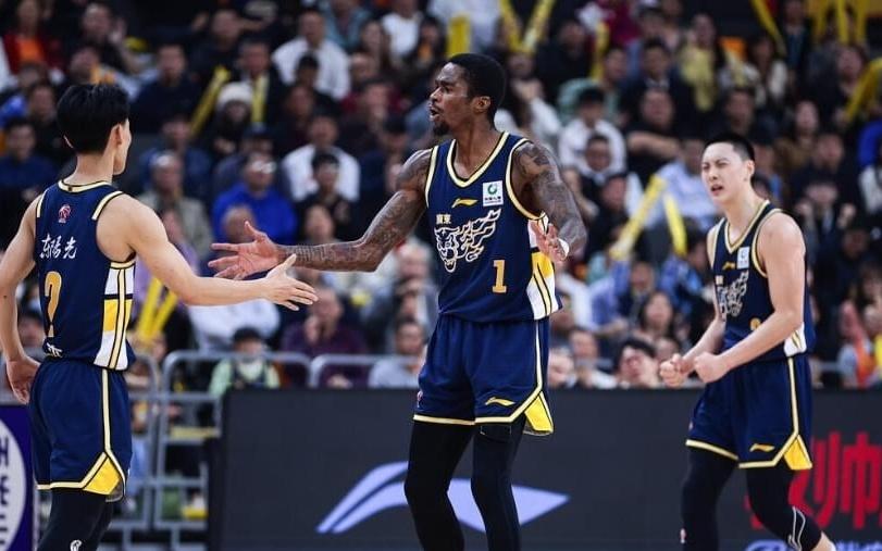 CBA积分榜最新排名！上海狂胜广东冲