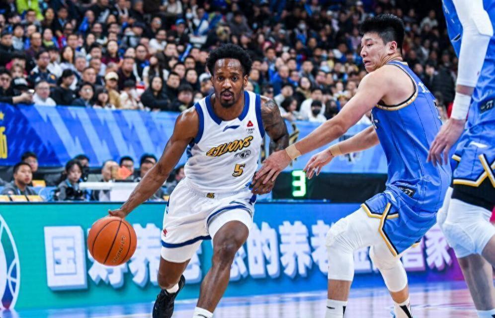 CBA排名大乱！广厦稳居第1，广东惨遭40分大败，山东逆袭反超北京