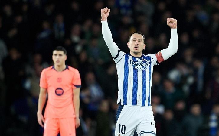 足坛一夜动态：AC米兰时隔33年再造神