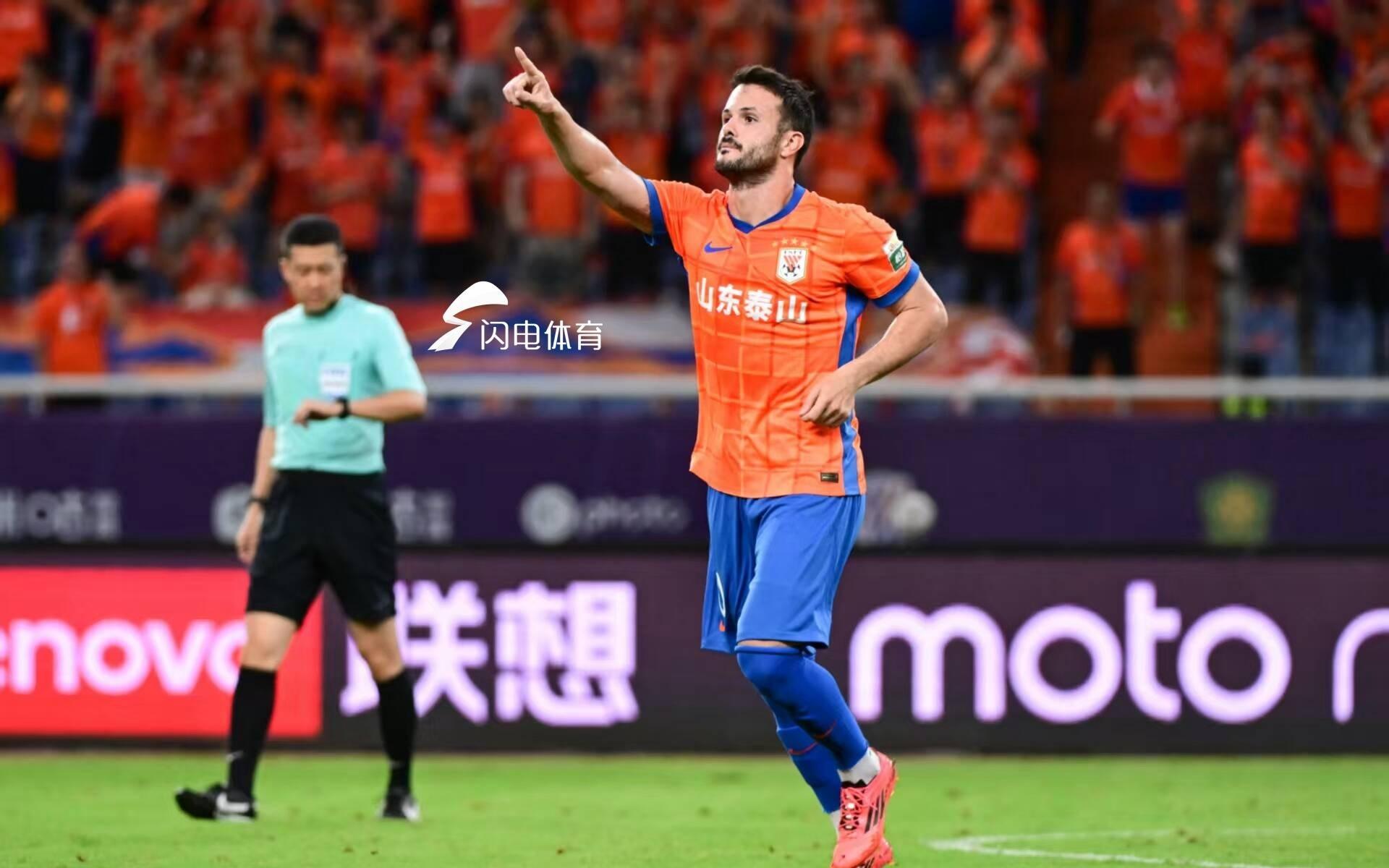 山东泰山足球俱乐部与瓦科完成续约