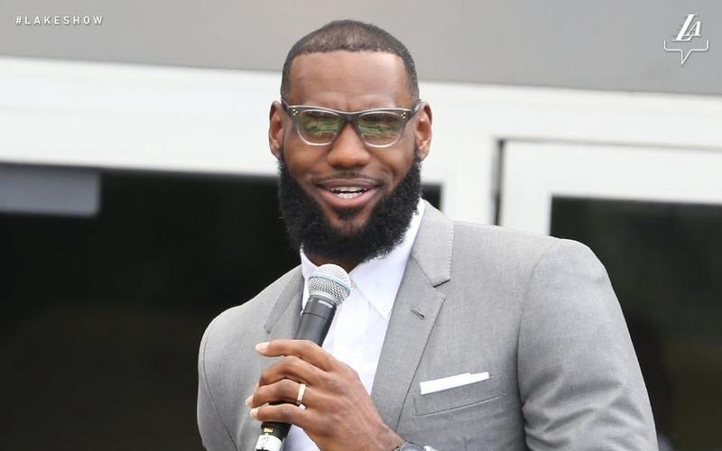 詹皇媒体票不输库里！为何落选首发NB