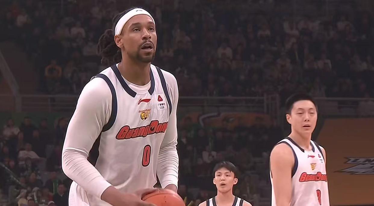 换帅的前奏广东“七冠教头”霸气放话，朱芳雨施压杜锋！