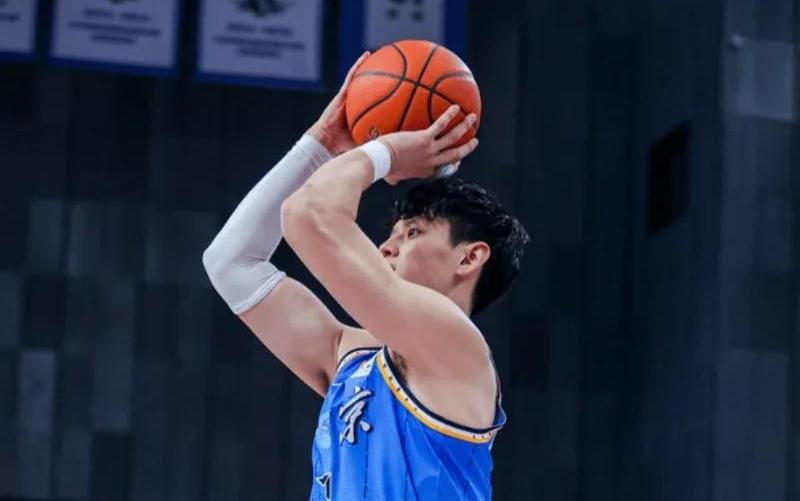 输北控发布会！许利民力挺贝利，谈伤势情况！曾凡博赞赵睿作用！