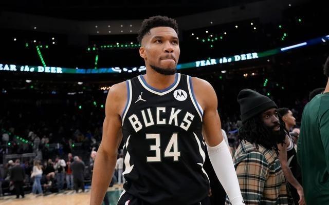 韦德：字母哥该与队友坐下来多沟通，而不是通过媒体发声批评