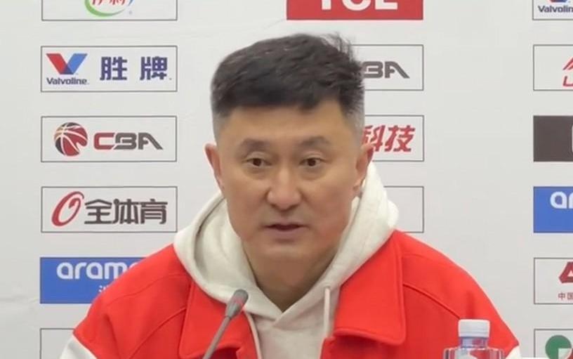 杜锋：比赛赢了但有几名队员血洒赛场