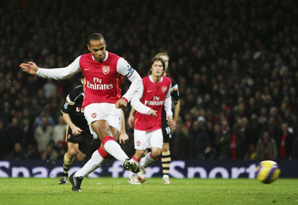 21世纪最佳中锋榜单出炉！球迷吵翻大罗第一埃托奥惨被低估