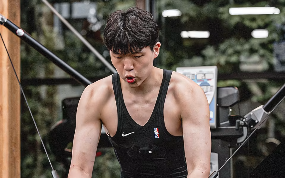 美记：健康罗威，杨瀚森难夺其替补中锋之位，开拓者对其施压有度