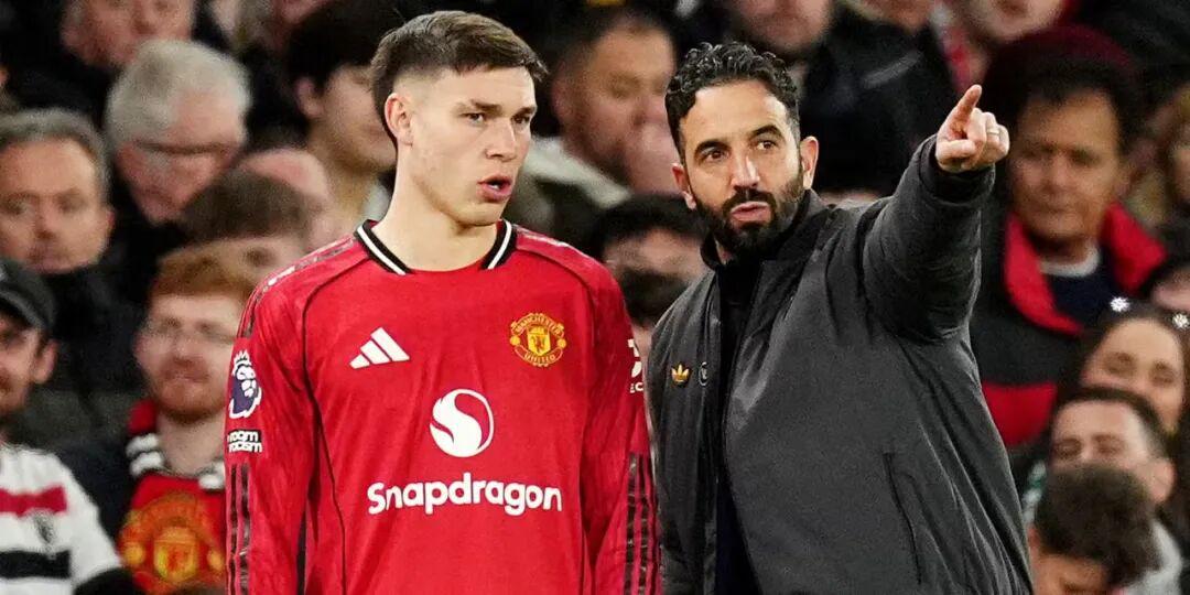 曼联水货中场太坑了！他一出场便丢球球迷怒喷“丧门星”