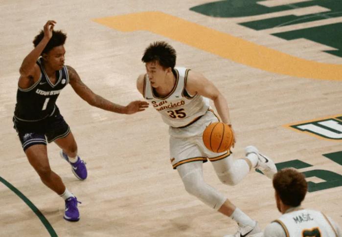 王俊杰首秀狂飙9分！美国解说赞叹：这