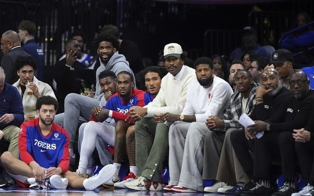 巴克利：尼克斯和骑士是东部冠军最大热门但若76人健康我选76人