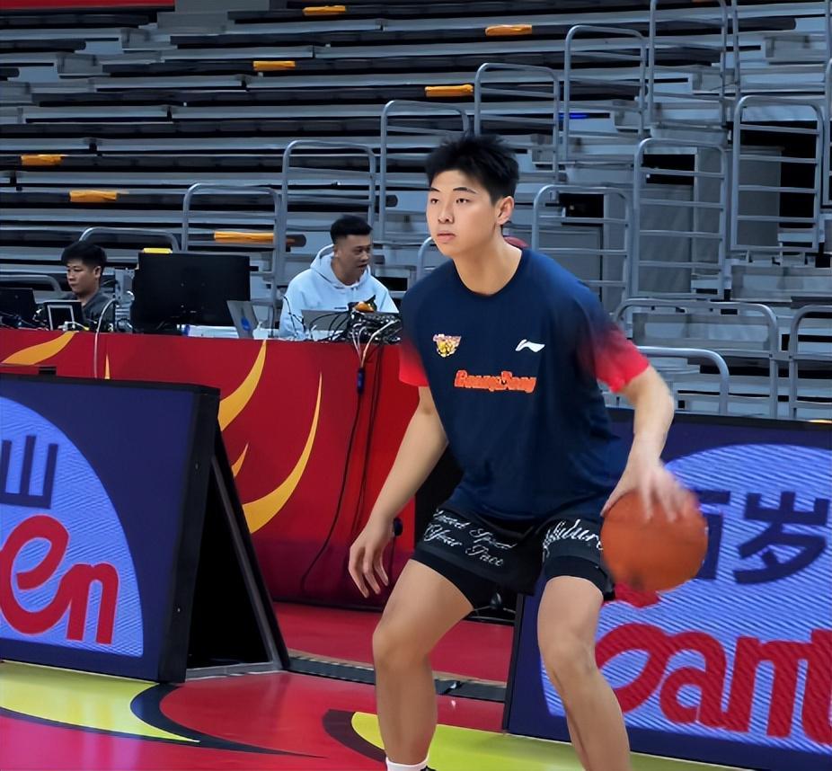 2连败广东传2喜3忧！粤媒曝小崔麦考即将复出，可杜锋却更没底了