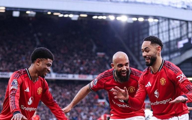 很魔性，阿马德学库尼亚庆祝动作跳舞，林加德捧场：