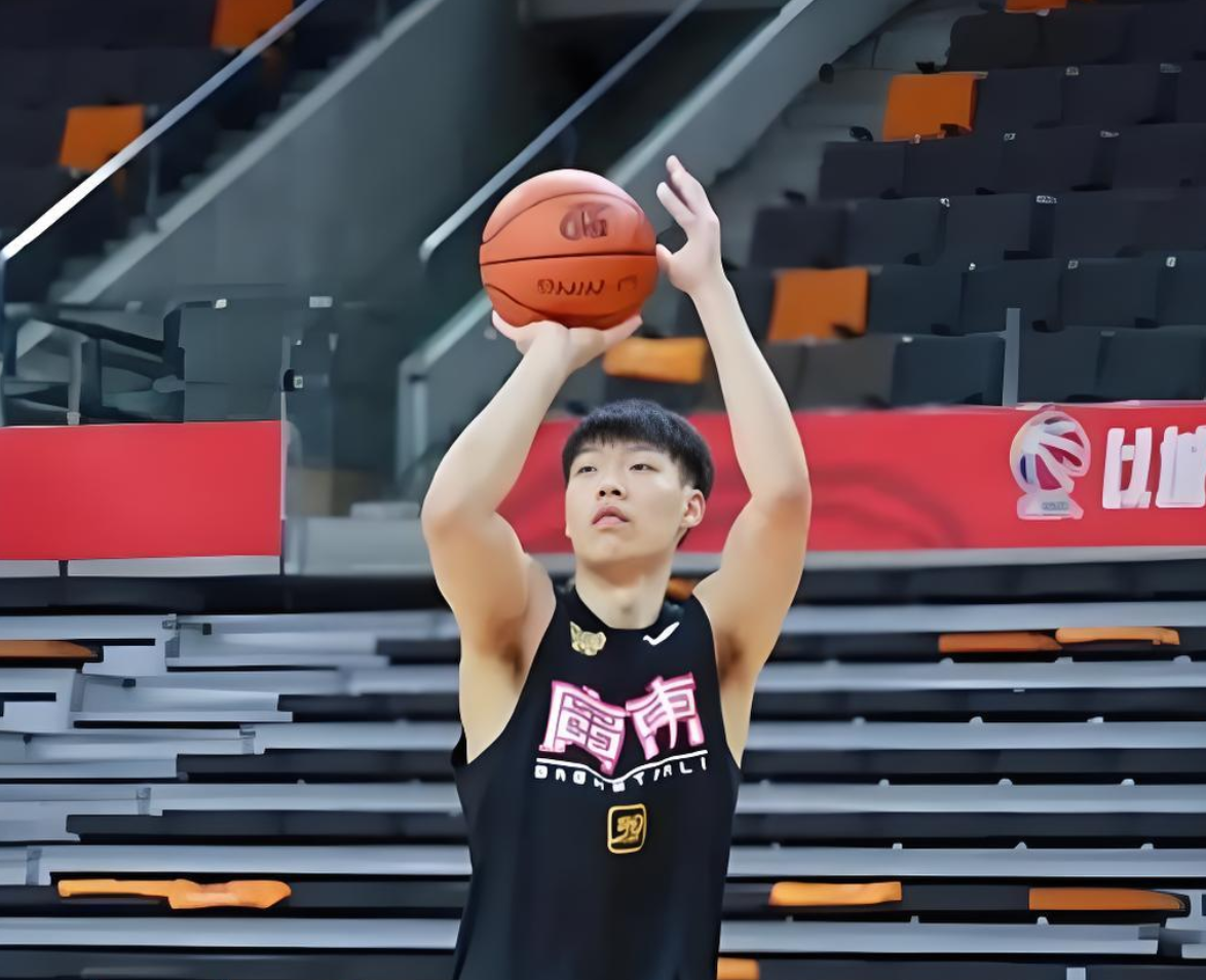 广东队迎来一个坏消息！2米05锋线悍