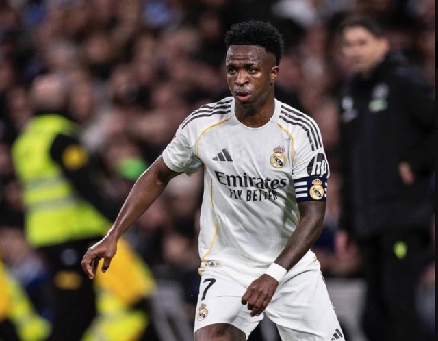 17场0球观众狂嘘！皇马巨星心态炸了：赛后5分钟耍脾气