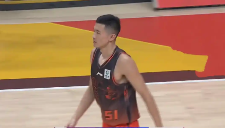 山东男篮到达北京，新赛季首秀期待开门红，外线三分能否延续状态