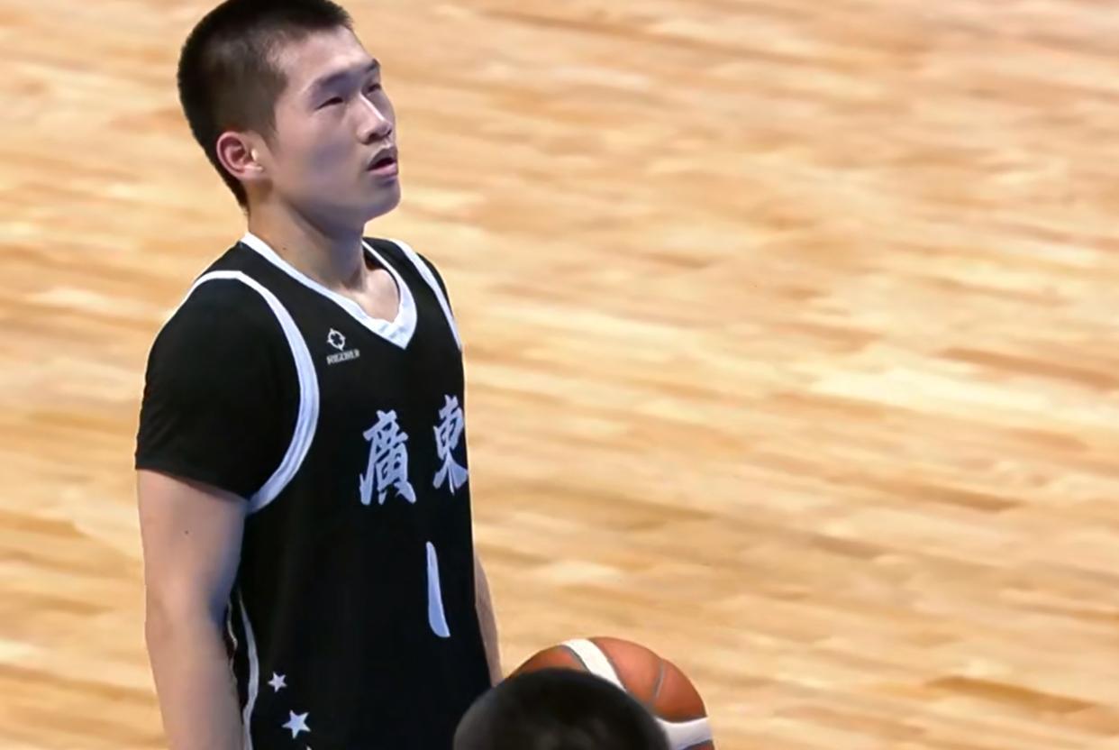 大鱼来了！广东冠军后卫加盟山东男篮，已被朱芳雨买断合同！