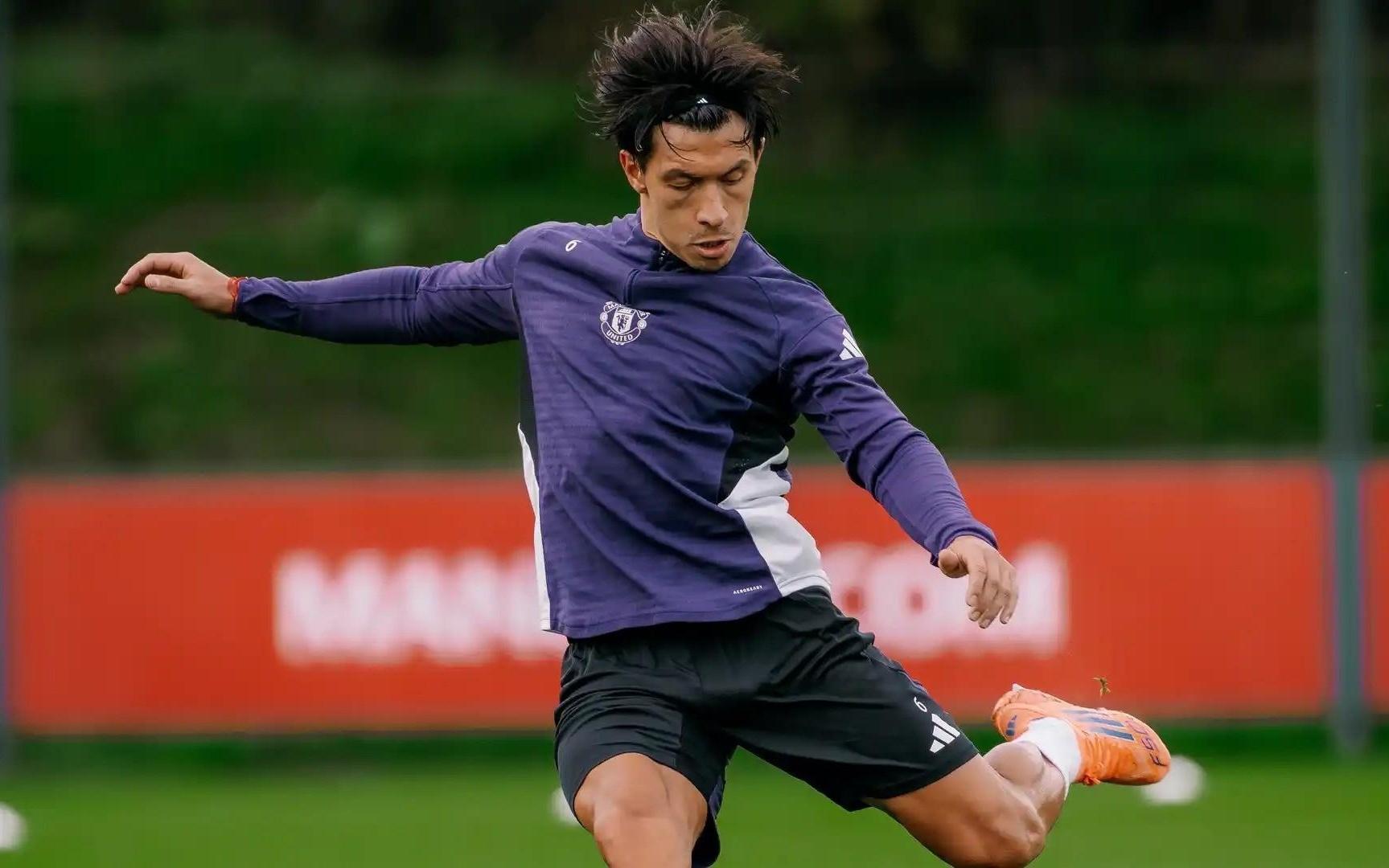 曼联官方：利桑德罗马丁内斯已重返一线队训练