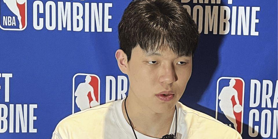 杨瀚森火速归队，遭美国球迷嘲讽：继续当饮水机管理员吧！