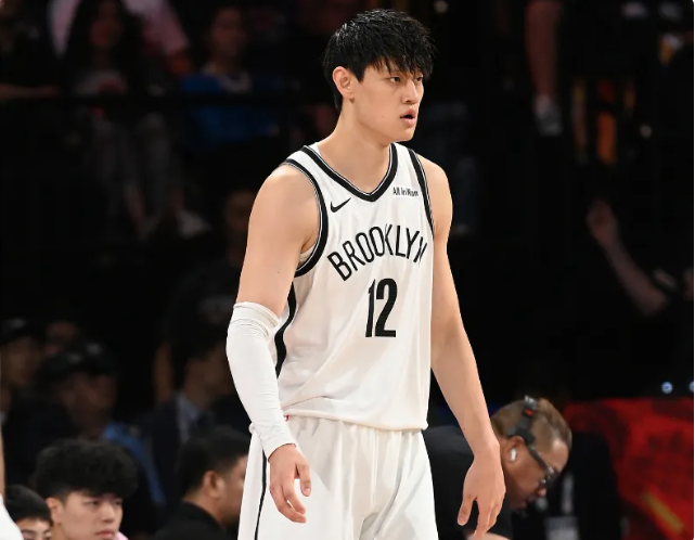 难比杨瀚森！媒体人：曾凡博若拿双向队内会不服冲NBA应循序渐进