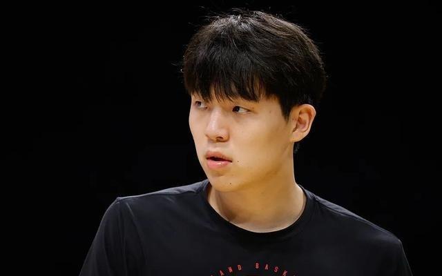 开拓者主帅回应杨瀚森被下放：他是个