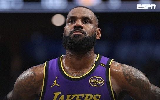 Shams：詹姆斯因右侧坐骨神经痛将至少休战34周，将生涯首次缺席揭幕战