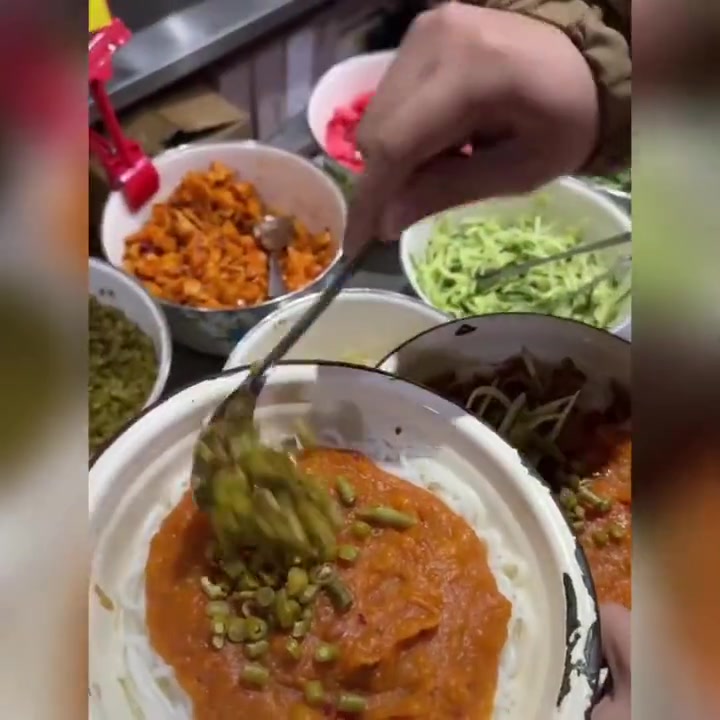 这女的端走了别人还怎么加？