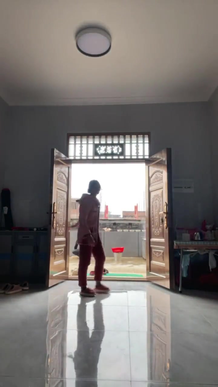 大棉袄都挡不住，舞起来的那一刻衣服都好看了