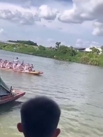 赛龙舟惊险一幕！本来九死一生，现在十拿九稳了