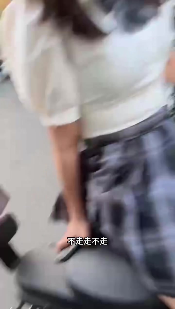 女儿骑电动车肇事不道歉！男子教唆自已的女儿逃离现场
