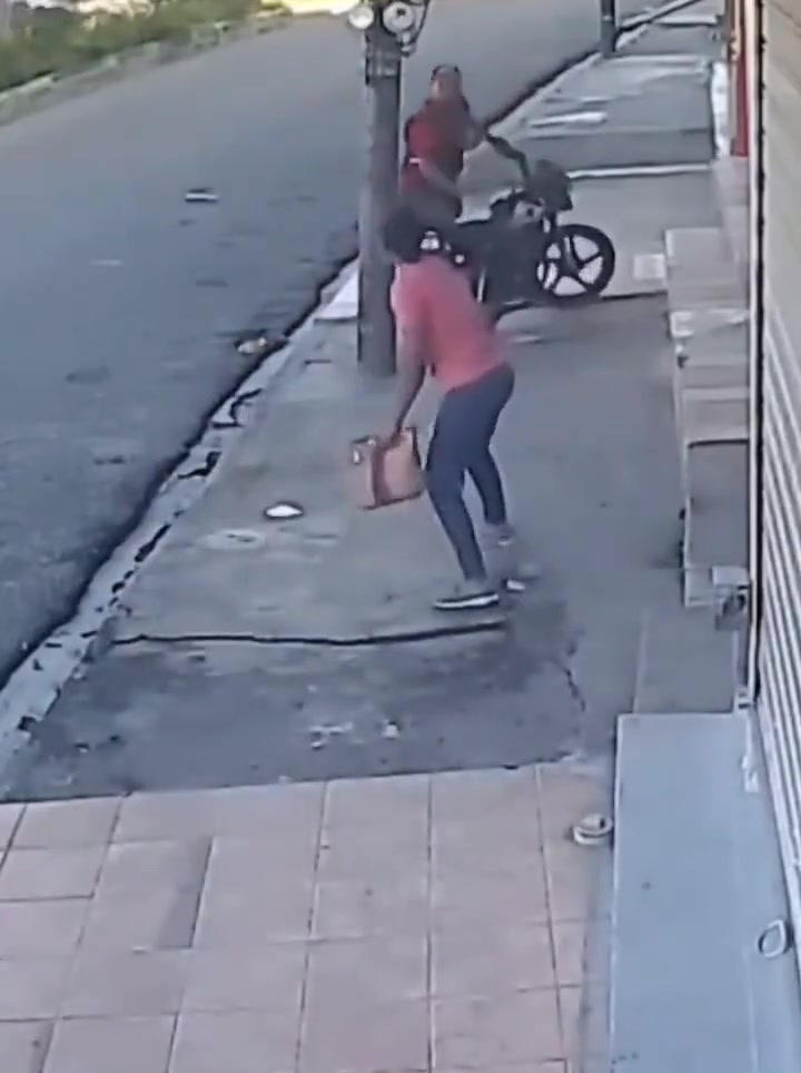 一点眼力见都没有那倒是帮忙一下呀