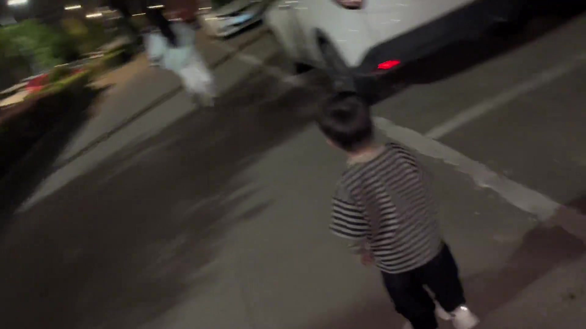 小孩：你以为我和你一样幼稚吗