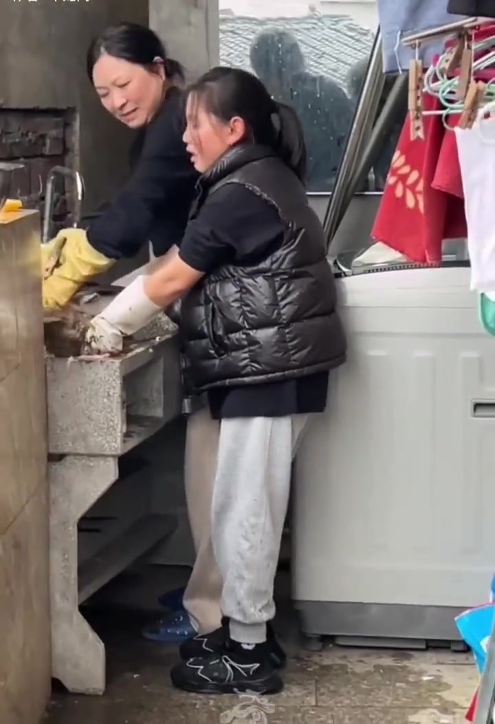见过晕车晕血晕水的，头一次见晕粑粑的