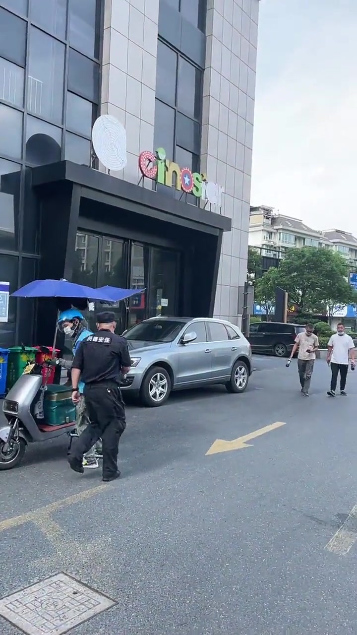 保安为什么总是和外卖小哥过不去呢？