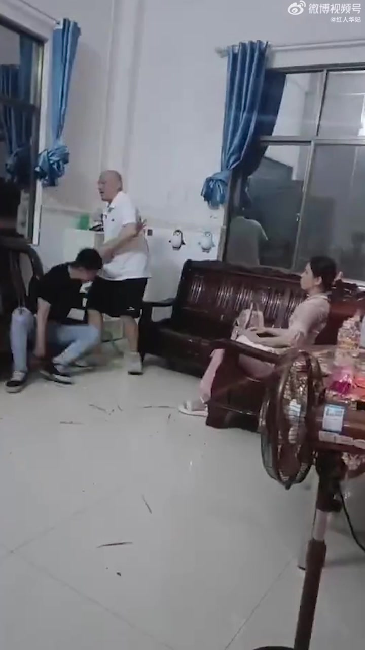 酒醒都不知道屁股为什么会痛 ​​​