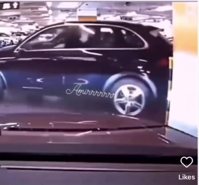 都这样了还不走，还指望这个车位能让给你吗？