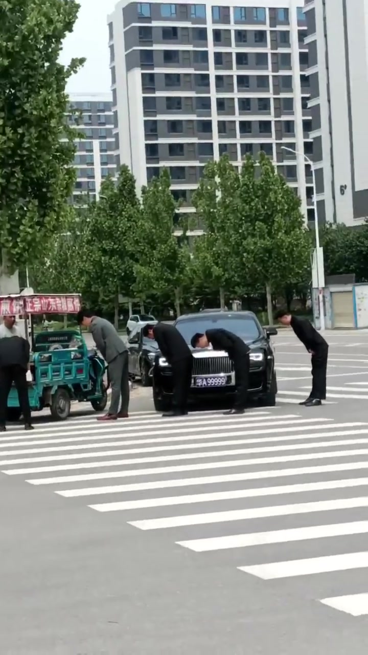 地摊姐秒变凤凰！这是什么网剧？