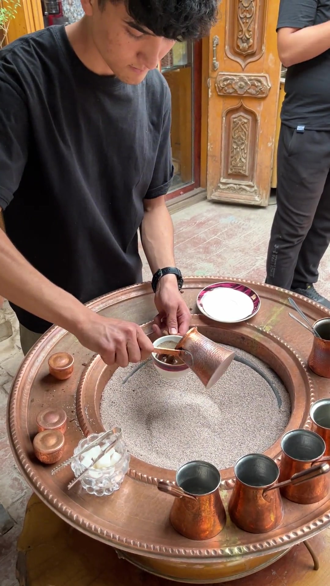 这不拿去练铁砂掌可惜了！