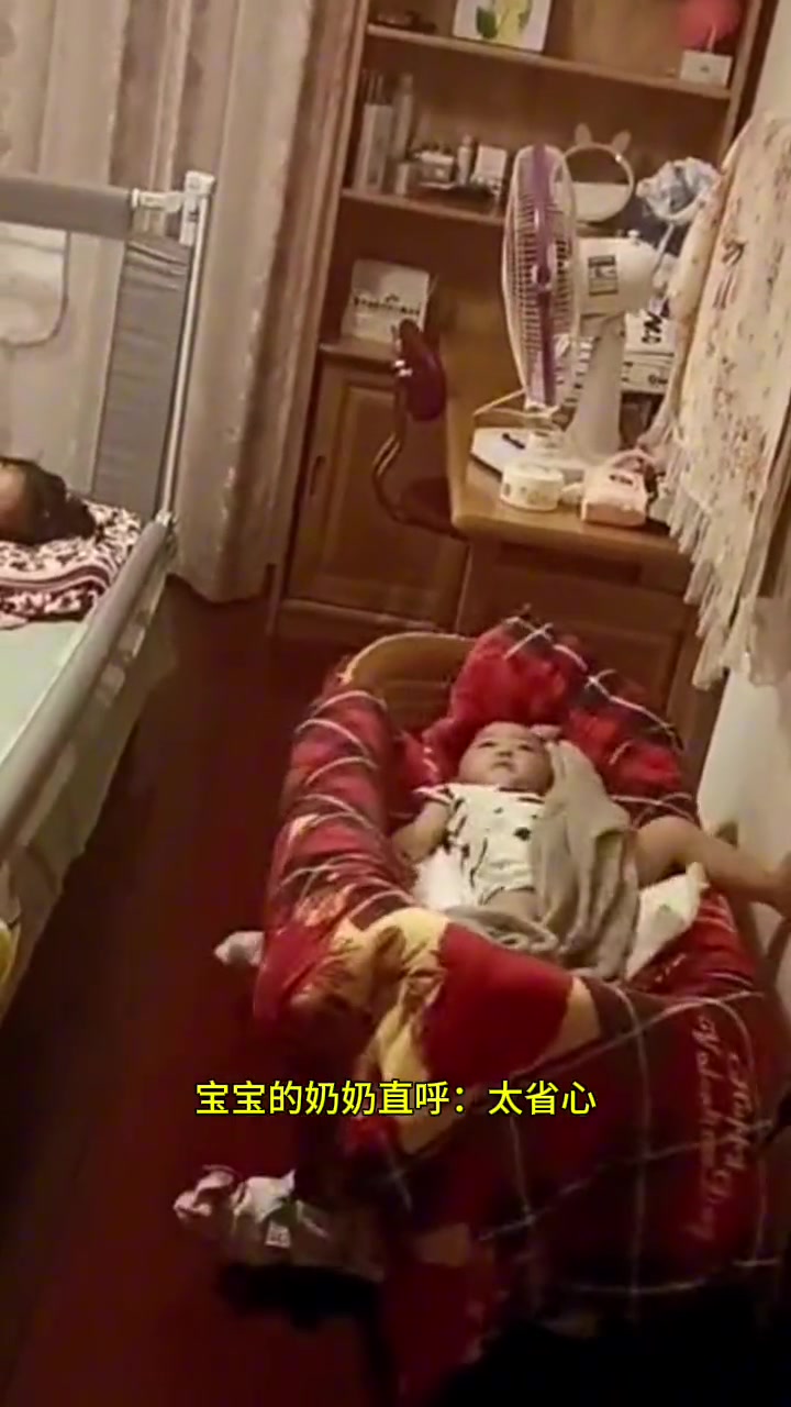宝宝：我可以自己带自己 你们忙…