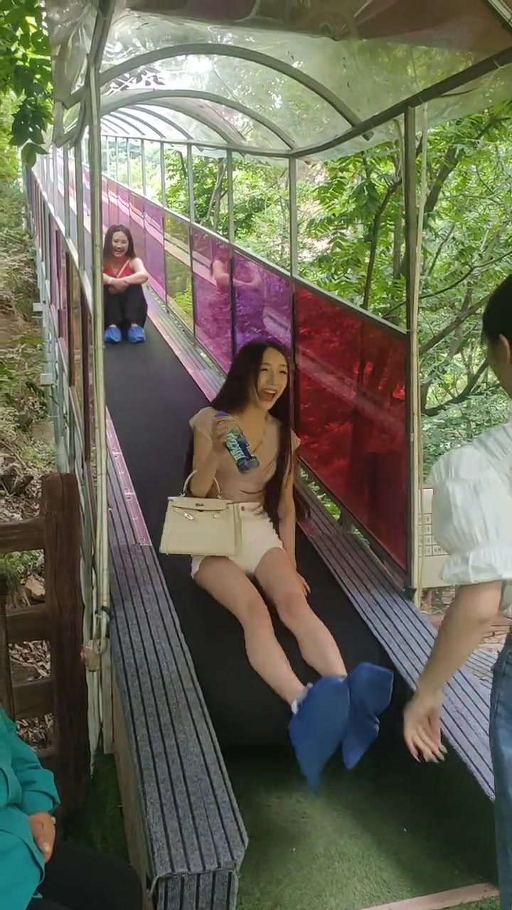 这景区的传送带，专门为你们准备的！
