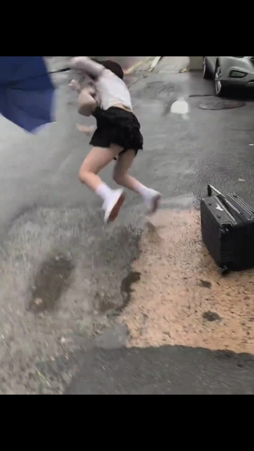 风这么大，没点体重的人还是别出来了！