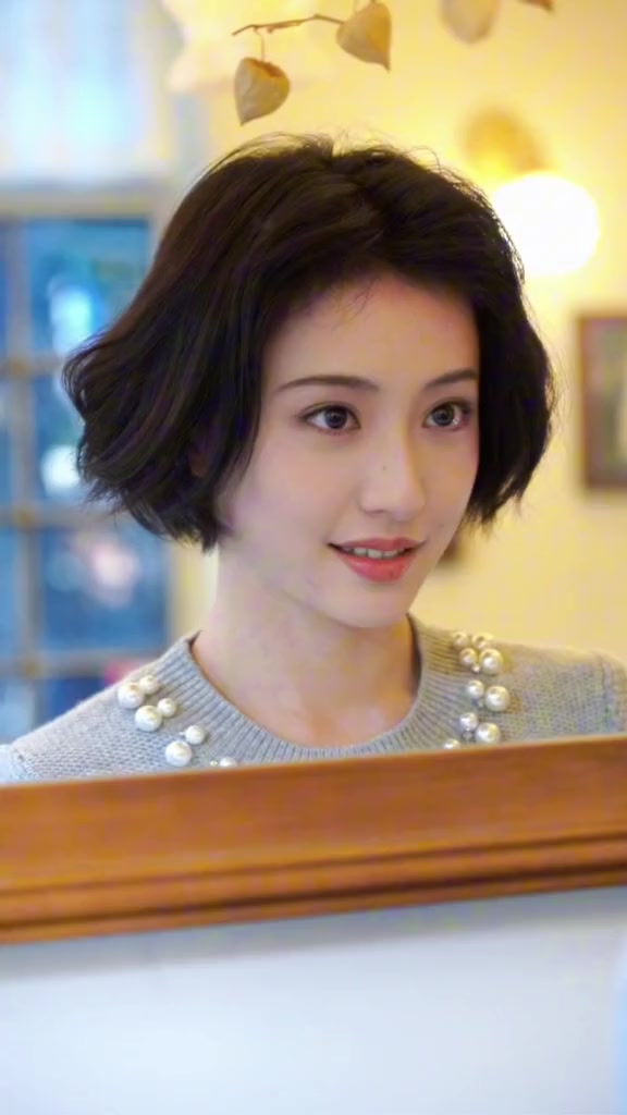 这个短发姑娘长的太有气质了