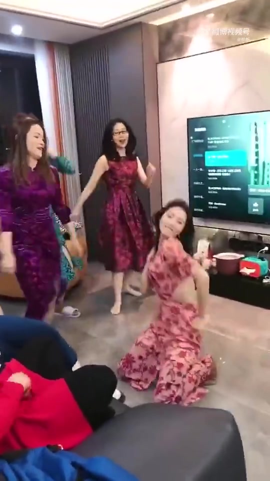 阿姨的人生从此没有任何压力，人生只剩下追求刺激