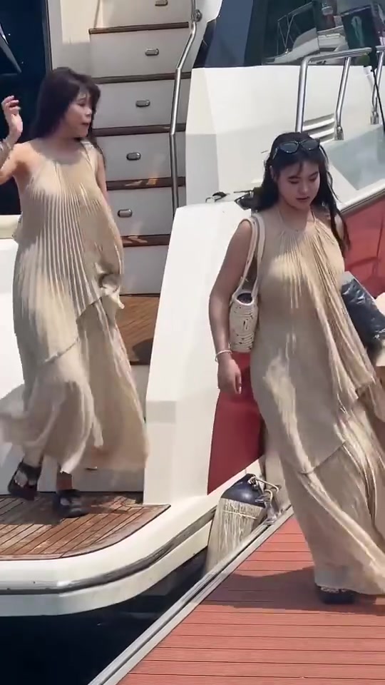 她们是双胞胎嘛？？