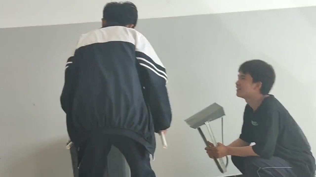 不是，哥们不是放的录音，是真唱啊？