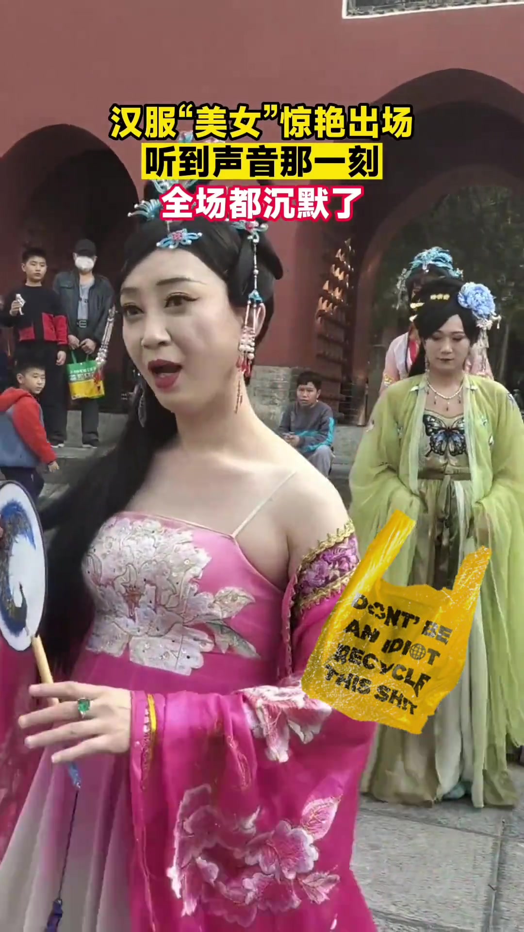 汉服“美女”惊艳出场，听到声音那一刻全场都沉默了