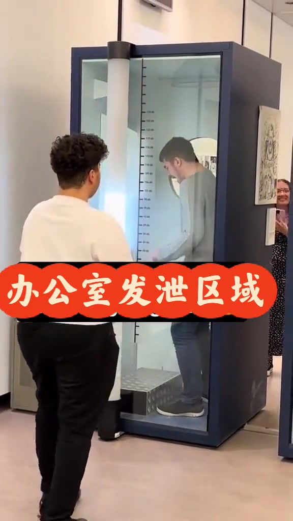 无能狂怒？小伙子得有多憋屈啊！