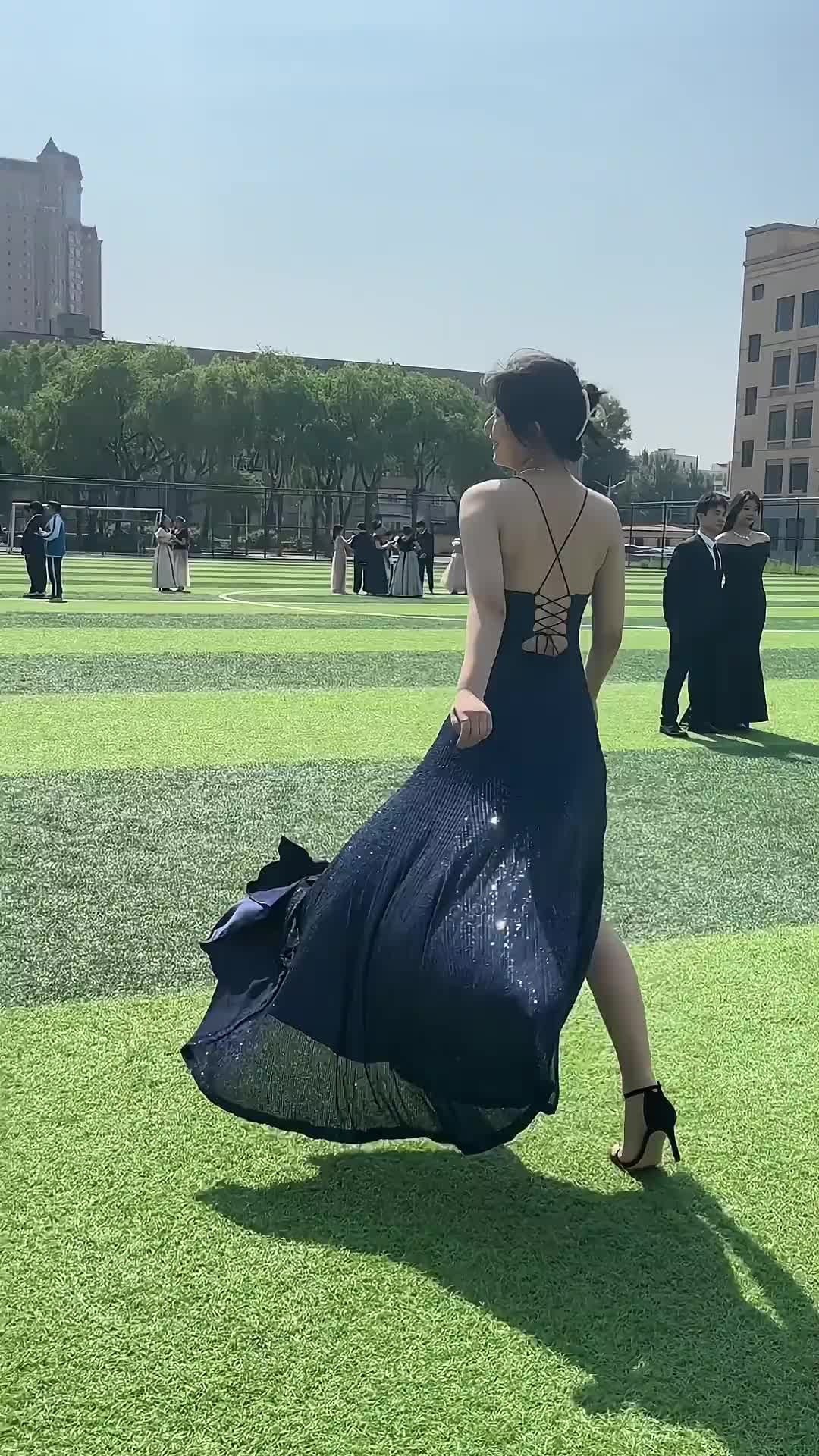 如何在毕业时，成为绿茵场上嘴靓丽的风景线？