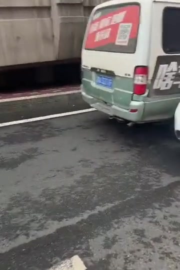 剐蹭需要处理这么久吗？造成了大片堵车
