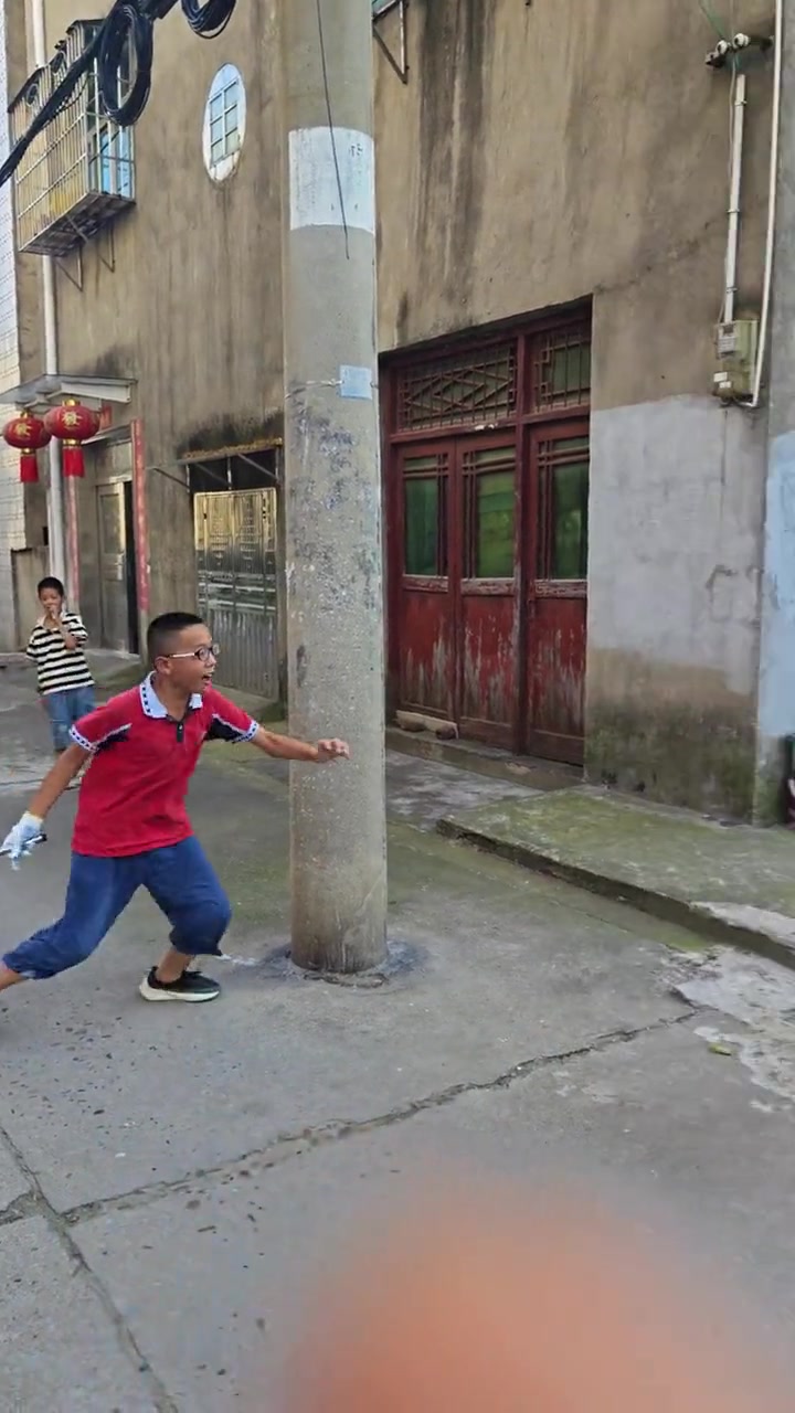 练双截棍为啥要学狗叫？小孩哥看起来不太正常的样子