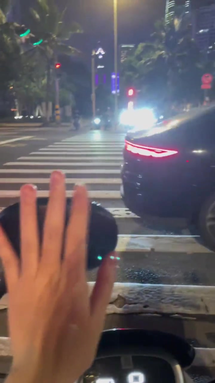 怎么电动车还能开远光灯啊？？？